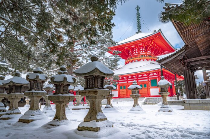 japan 雪の日の温泉は、日本旅のごほうび