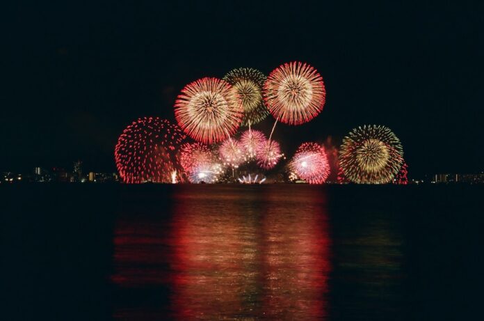 japan 甲信越・北陸の花火大会完全ガイド 山岳と湖に映える絶景花火