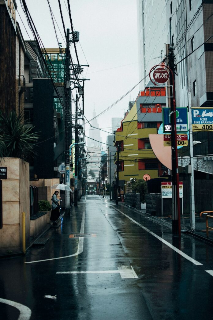 japan weather 風の強い日は地下街と駅ナカを探検しよう